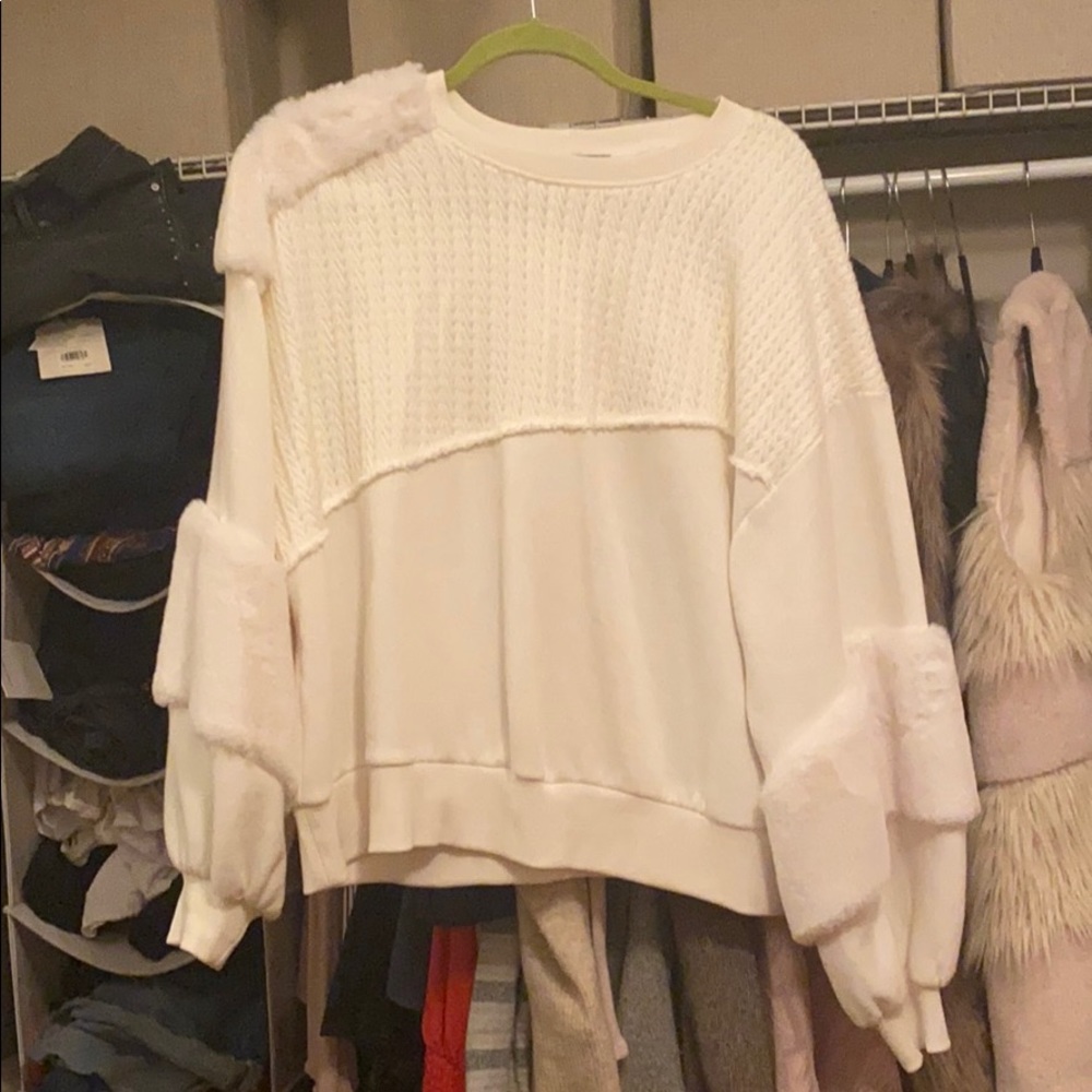 Zara fluffy sweatshirt